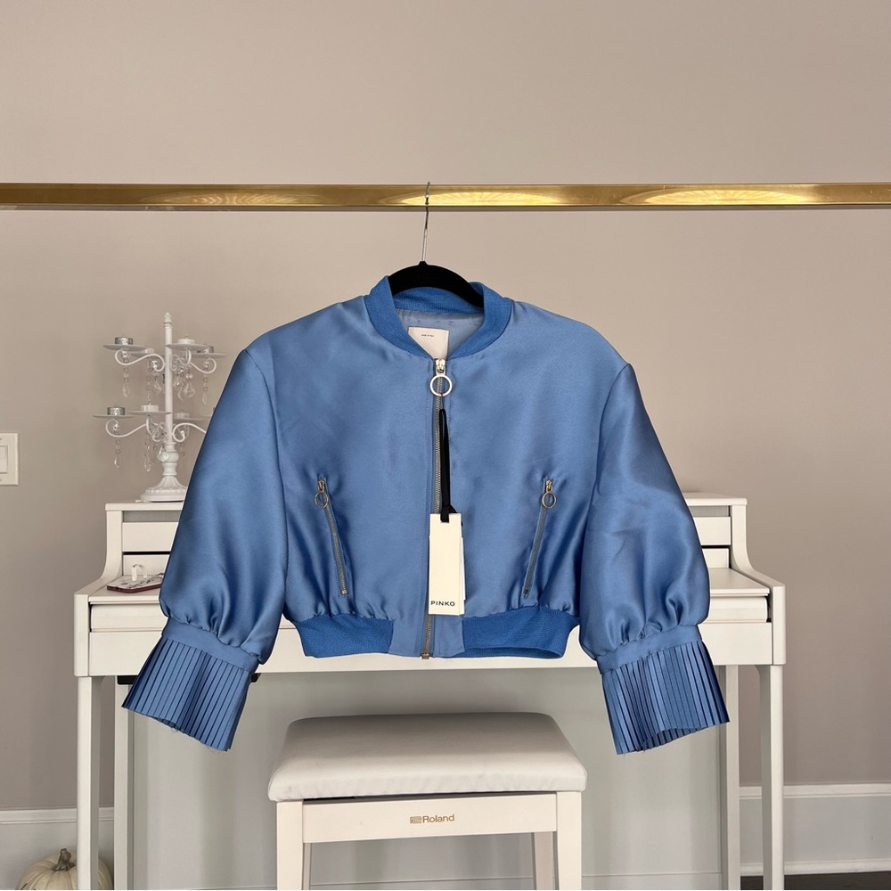 New with tag Pinko crop bomber jacket. Size 42, S